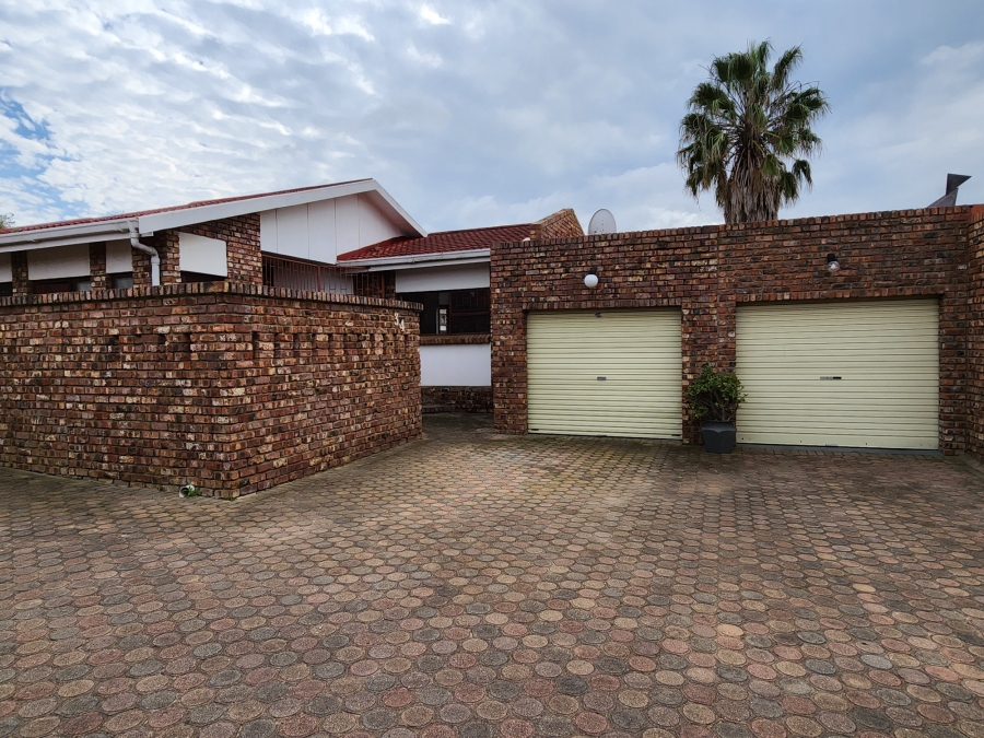 3 Bedroom Property for Sale in Hartenbos Central Western Cape